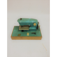 Vintage speelgoed naaimachine